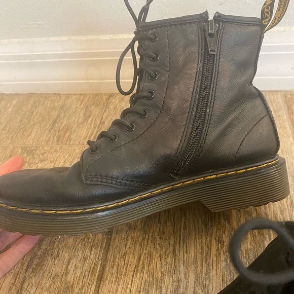 Dr. Martens Combat Boots Youth Size 4(M) 5(F) Black Leather Side Zip 1460 J - Picture 9 of 10